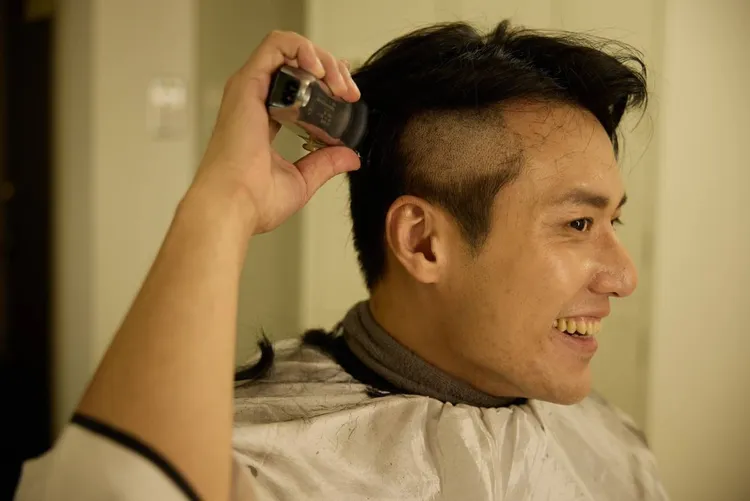 張睿家拍攝大愛劇《血拾人生》不計形象為戲首度落髮。大愛提供