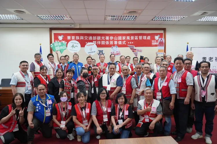 參山處與賽夏族代表簽署正式夥伴關係。參山處提供