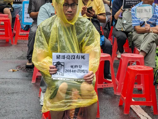 300人集結立院！民眾高舉「2014的黃國昌已死」　高中生也來了