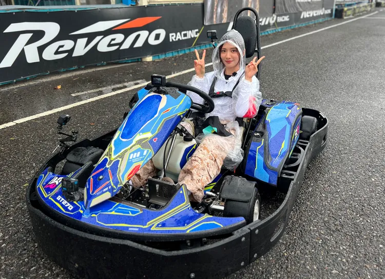 蔡黃汝開賽車女飆仔上身。中視提供