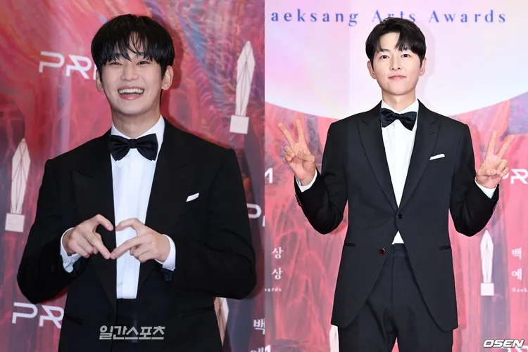 兩大男神金秀賢（左圖）害羞比出愛心，宋仲基開心比YA。翻攝日間體育、OSEN