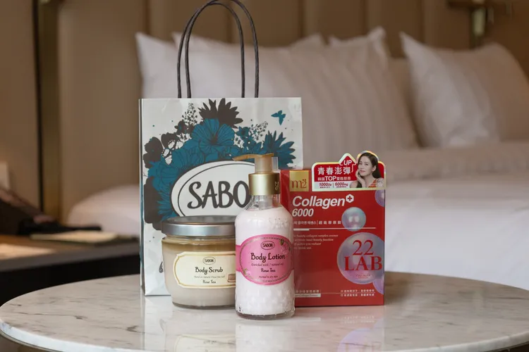 台北漢來大飯店寵愛媽咪住房專案贈送SABON保養組及m2膠原蛋白飲。業者提供