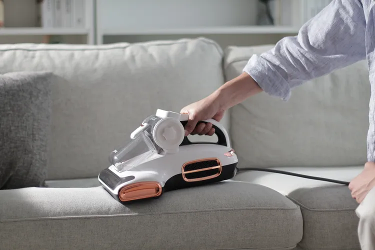 DIKE氣旋超聲波智能除蟎機獨家設計除塵蟎5步驟：弱化、拍打、吸除、UV紫外線、高溫60度暖烘。DIKE提供。