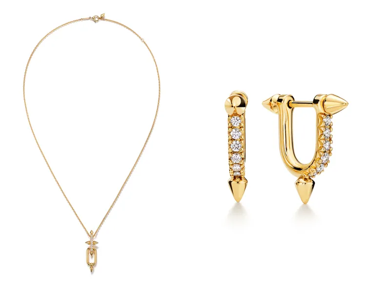 Tiffany Titan by Pharrell Williams系列，（左）18K黃金與鈦金鏈墜；（右）18K黃金鋪鑲鑽石耳環，可轉換成純鉚釘造型配戴。品牌提供