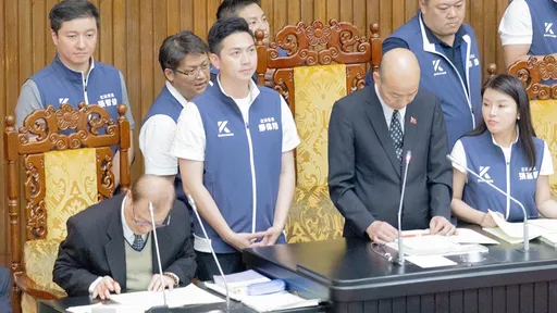 廖偉翔5QA回應國會改革爭議 諷綠看不到動議「郭國文抱走了吧」