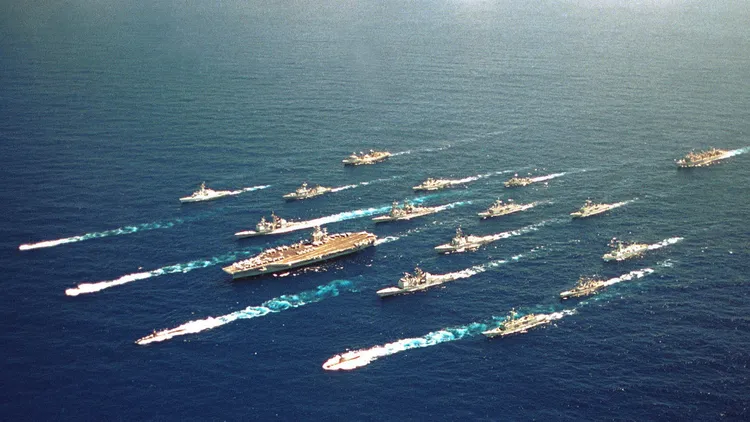 學者阿爾佩洛維奇指出，面對中國強力進逼，美國必須遏止中國擴張。圖為美國軍演。資料照片