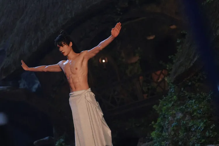 龔俊上空練功畫面備受討論。翻攝龔俊工作室微博