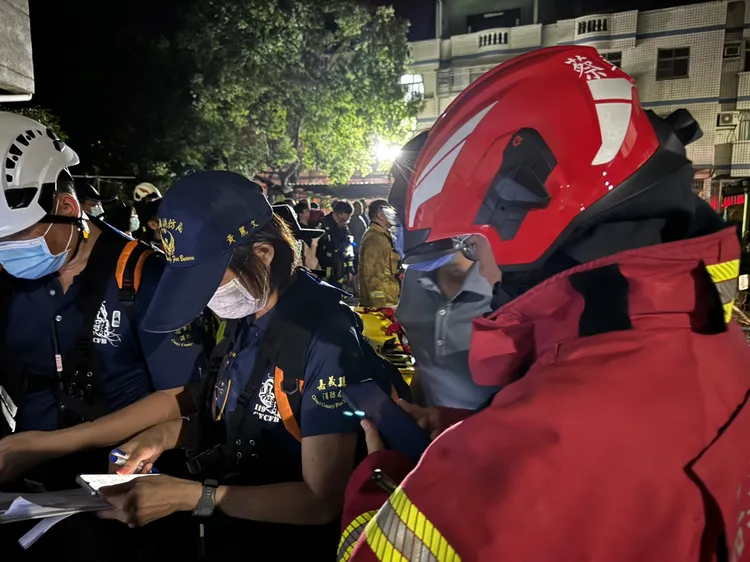 大批警消、員警到場。讀者提供