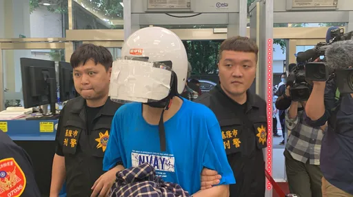 玻璃瓶狠戳夜歸女!基隆逃犯押解歸案 下一站:高雄精神病房