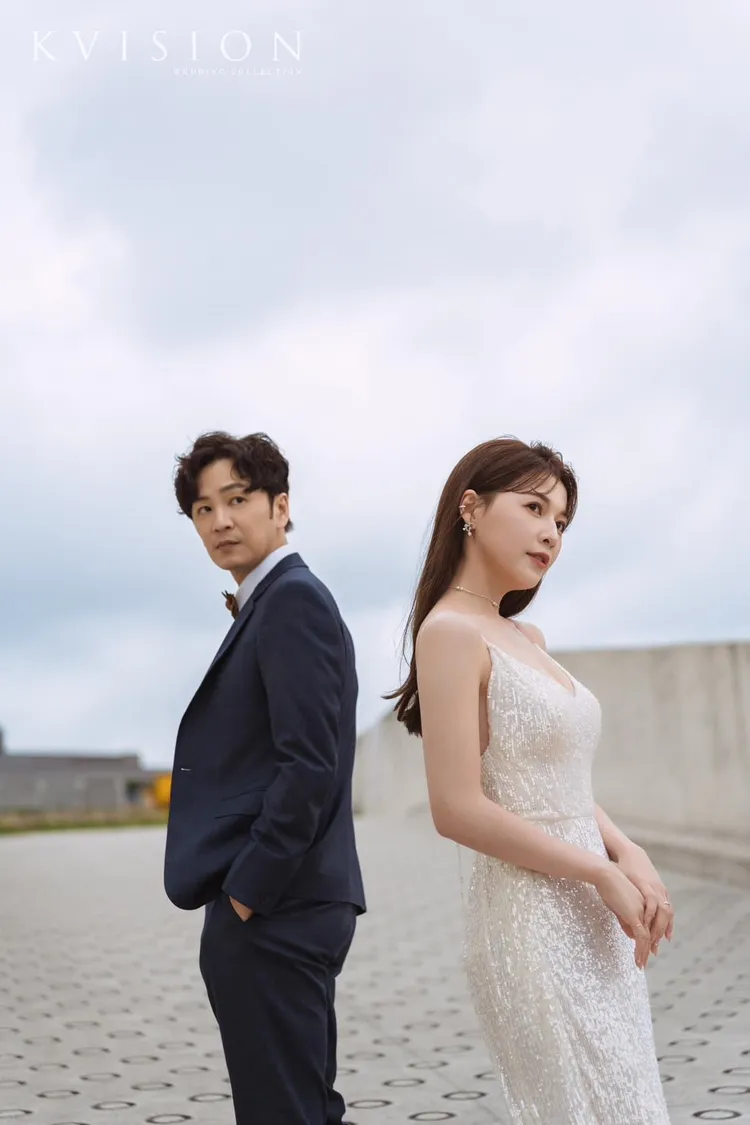 謝京穎（右）和張書偉6月9日舉行婚禮。翻攝謝京穎臉書