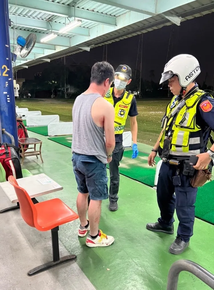 林男行凶動機竟只是站在球友背後看他打球，不滿遭斥責持刀傷人。民眾提供