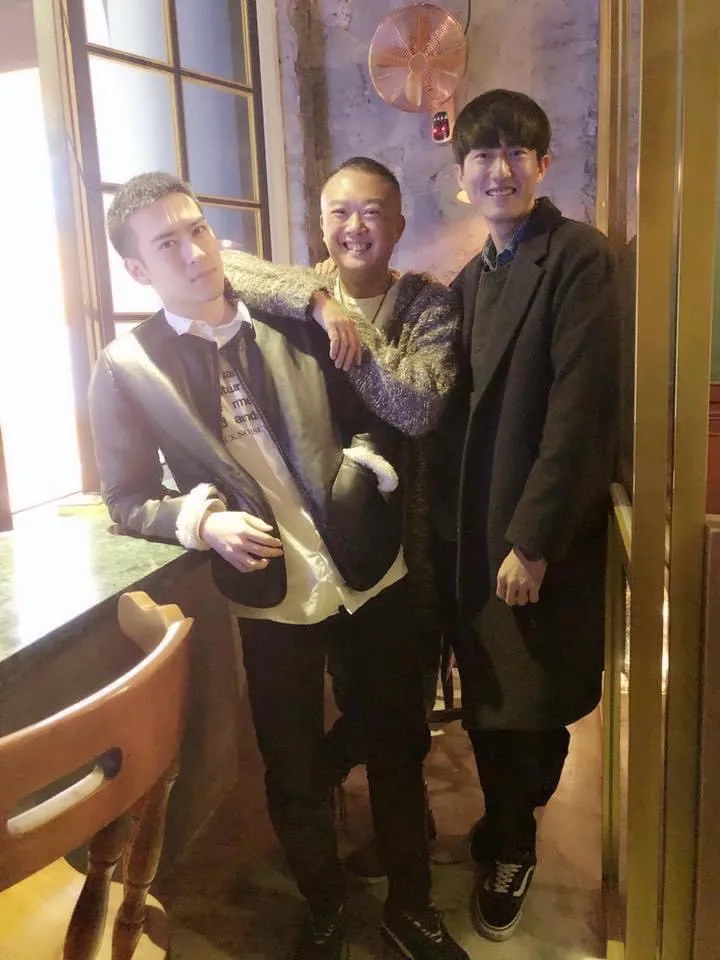 沈建宏（左起）和辛誌諭曾情同父子，右為邱昊奇。翻攝沈建宏臉書