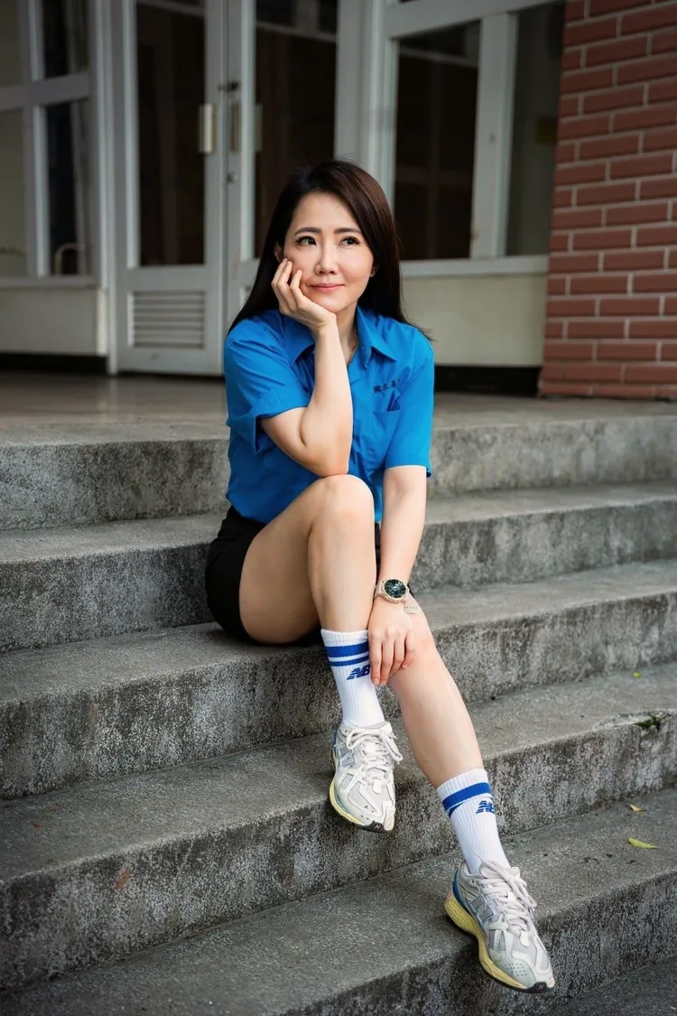 謝忻將近25年的時光再次穿上高中制服覺得好青春。翻攝謝忻 FB