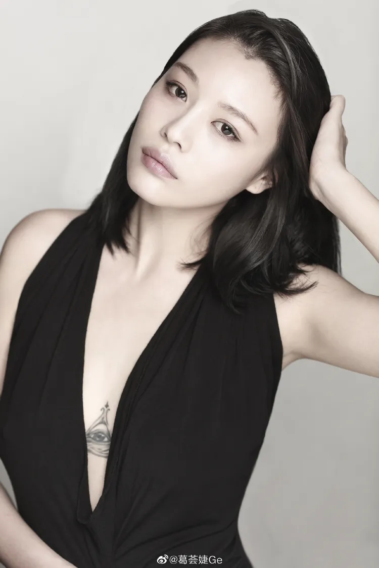 葛薈婕未婚生下汪峰女兒小蘋果。翻攝葛薈婕微博