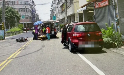 台中三寶駕駛貿然開車門 2女機車雙載慘遭擊落受傷