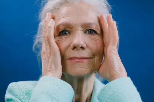 88歲婦頭痛發現「2顆動脈瘤」 險中風靠0.5公分「微創手術」摘除