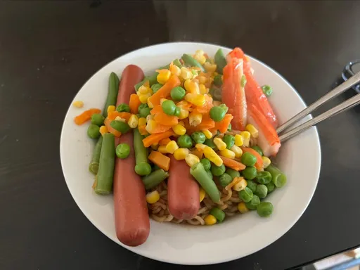 三色豆真的罪大惡極?網友曝原是「宴會菜」 解答難吃主因