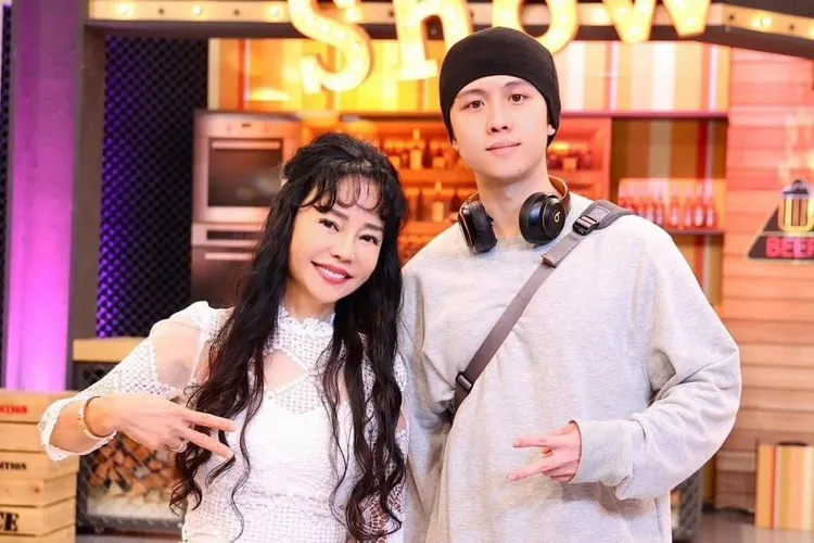 狄鶯（左）跟孫安佐上節目。資料照片