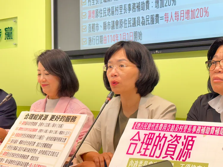 蘇巧慧說明通過的法案內容。潘袁詩羽攝