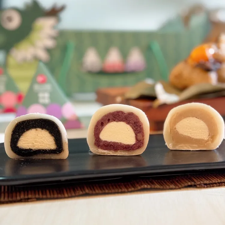 3款甜心冰粽內餡分別為紅豆泥、芋泥及黑芝麻餡。85℃提供