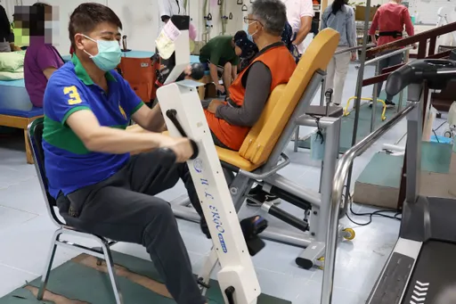 年花40萬吃保健食品卻不服藥 47歲壯男中風癱瘓險喪命