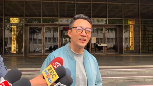 汪小菲在台灣「很輕鬆」!見女友家人吃美食 還去這熟悉的海邊走走