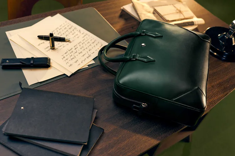 萬寶龍歡慶大師傑作系列100周年，推出跨品類商品。品牌提供