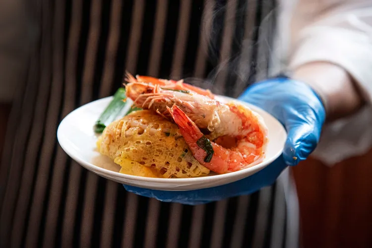 歐風館自助餐廳「泰國美食節」泰式料理鮮蝦炒麵。業者提供