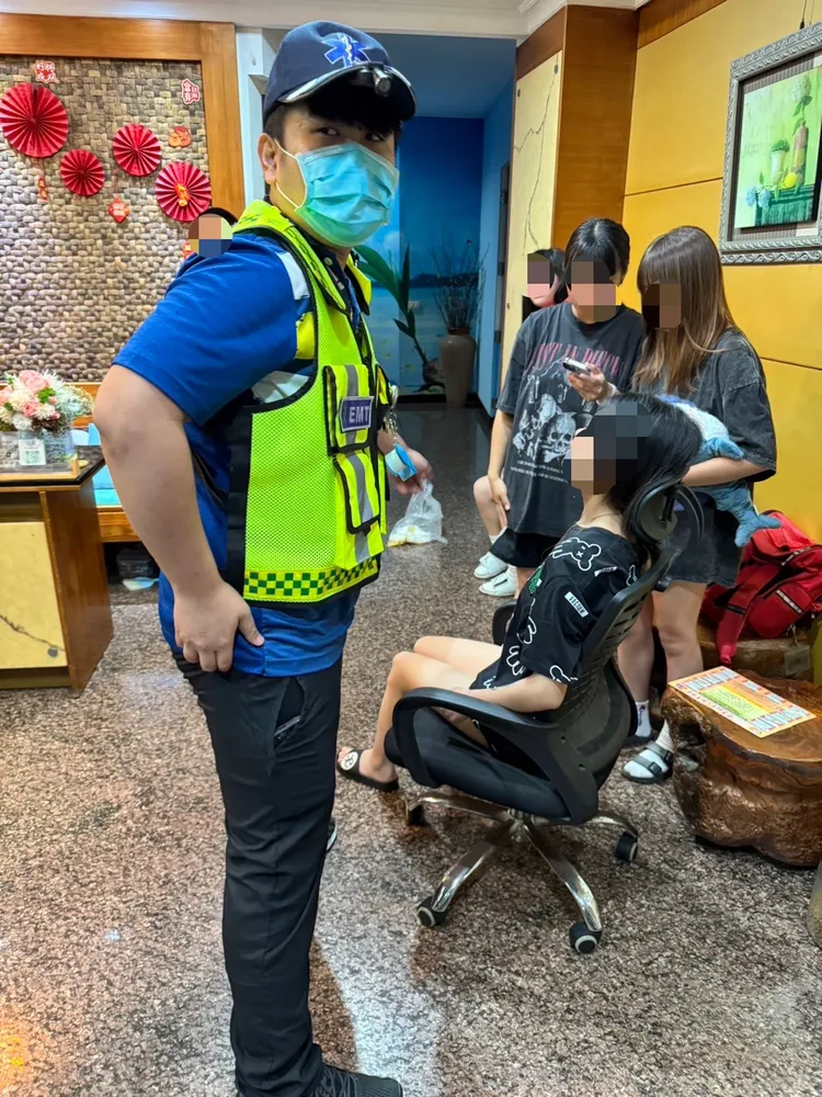 另有人吐到癱軟。讀者提供