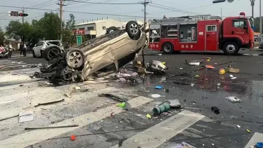 雲林車禍1死4傷！5車像保齡球瓶被撞開　驚悚瞬間畫面曝光　