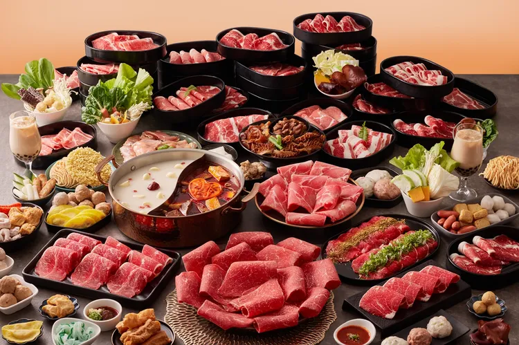 嚮辣.肉次方推出揪滿4人消費，憑券其中1客套餐享半價。業者提供