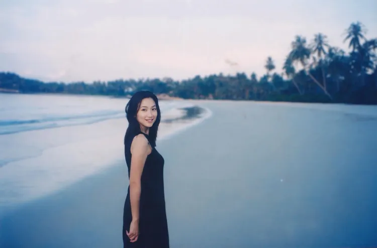 柯震東媽媽年輕舊照。翻攝《@kaikaiko》Threads