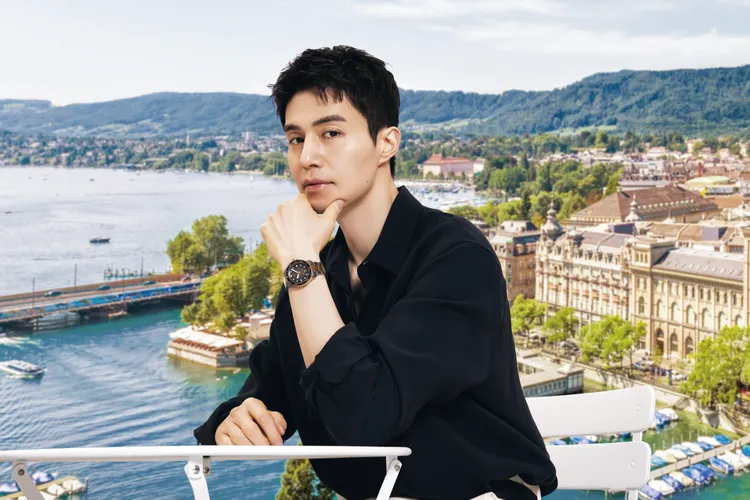 李棟旭演繹天梭全新海星系列40mm自動款腕錶。品牌提供