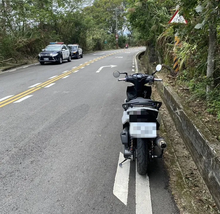 少年無照駕駛，自摔喪命。讀者提供