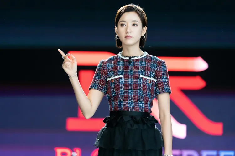 韓孝周飾演培植肉公司CEO，長達5分鐘戲份，讓她演得十分過癮。Disney+提供