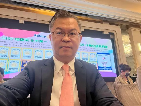 財經專家黃世聰40歲前就累積5千萬身家。翻攝黃世聰臉書