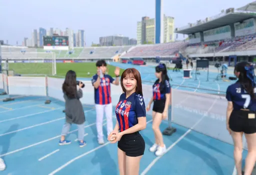 壯壯韓國足球啦啦隊應援初登板 女神隊友安芝儇給評價