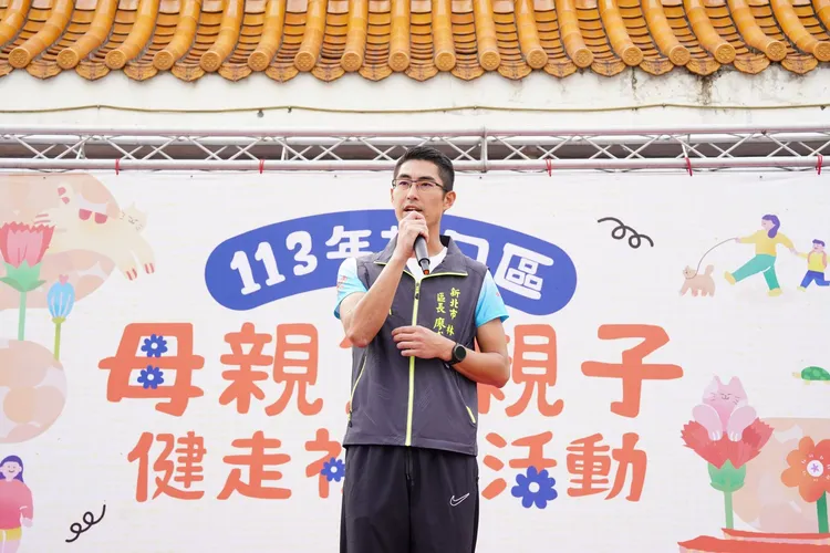 林口區長廖武輝致詞時感謝大家參與健走活動，並預祝大家母親節快樂。公所提供
