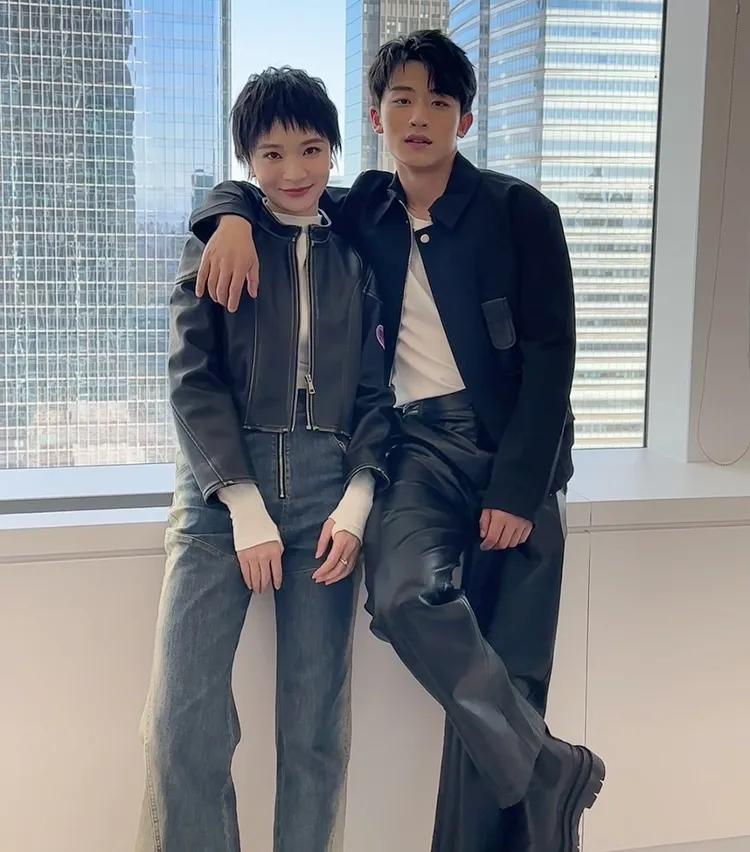 吳幸鍵（右）與女星史策姊弟戀曝光。翻攝吳幸鍵微博