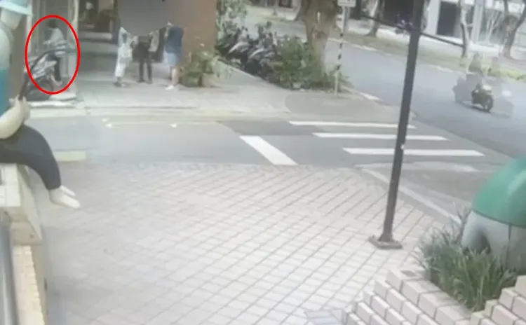 女賊前往教堂懺悔。警方提供