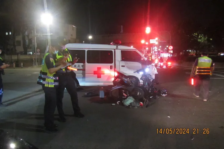 民間救護車當時車內沒有傷病患，正要去療養院載病患。民眾提供