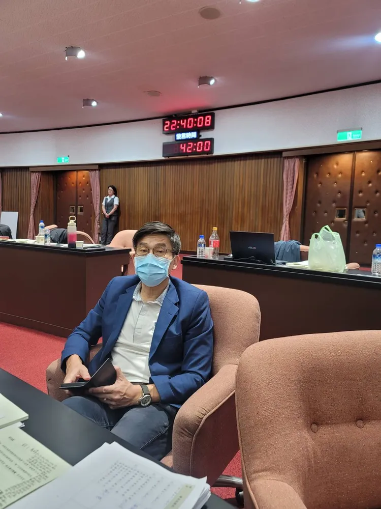 鍾佳濱已自行回議場開會。林楚茵提供