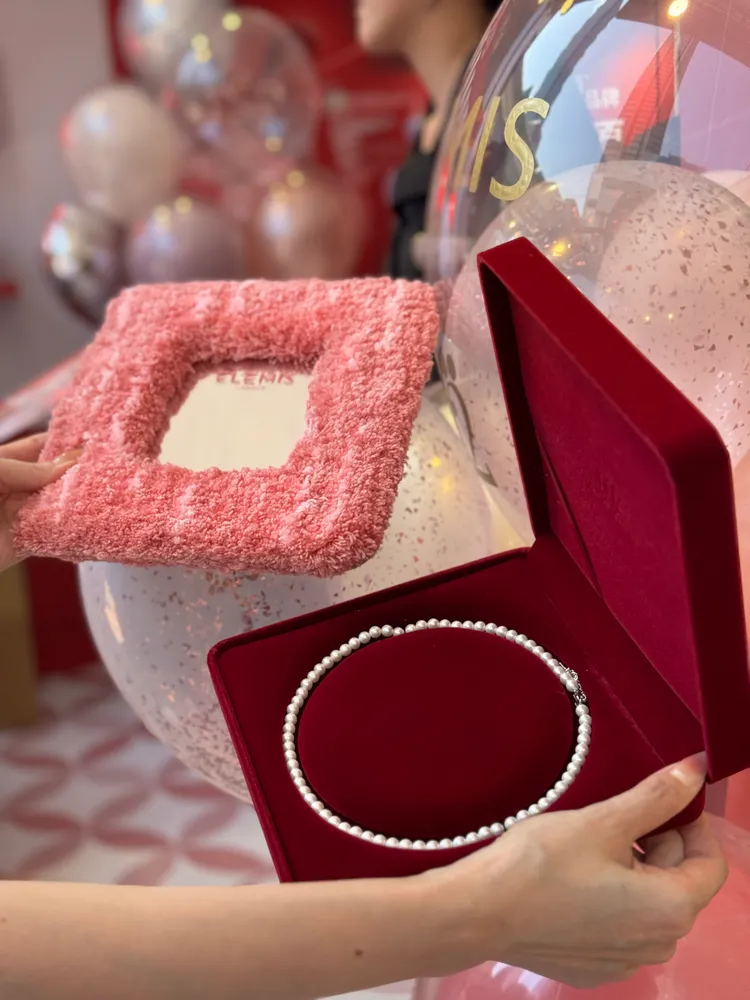 有機會在娃娃機夾到的大禮。張家玲攝