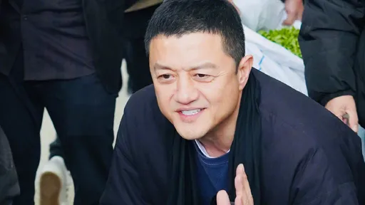 李亞鵬被控欠薪2年被討債「選擇性失明」 公開道歉「下班前解決」