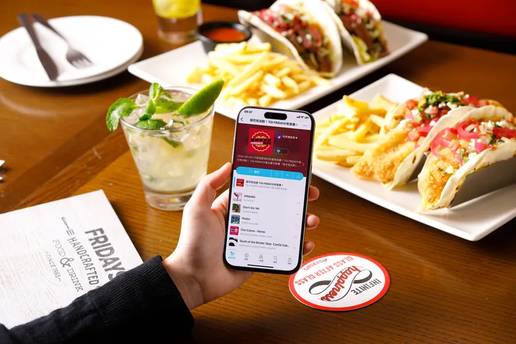 TGI FRIDAYS首度合作音樂串流平台KKBOX打造混搭歌單「塔可有派對，TGI FRIDAYS有音樂！」完成聆聽任務再抽3萬元美食金。業者提供