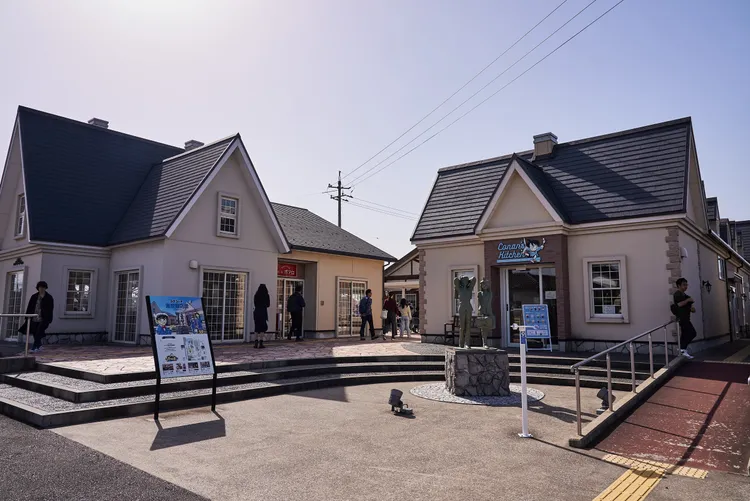 「柯南之家-米花商店街」讓人彷彿踏進動畫柯南的世界。StellAH.提供