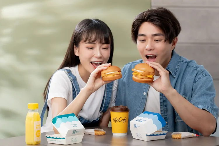 「雙層麥香魚」一次就能吃到兩塊炸魚排。業者提供