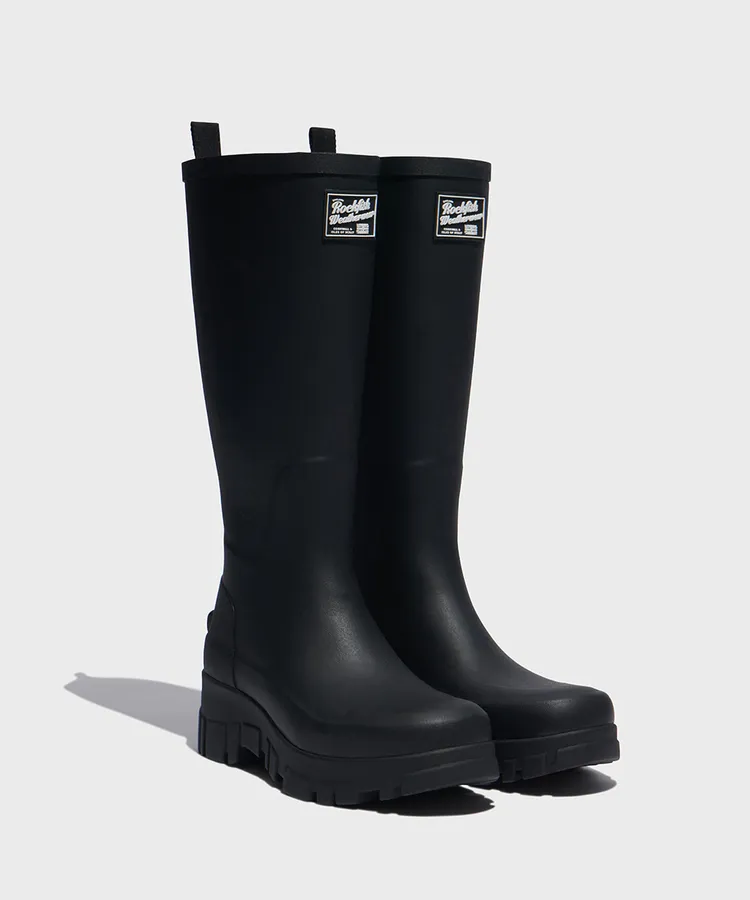 FLATFORM RAIN BOOTS LONG，46800元。品牌提供