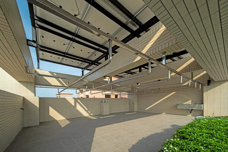 「安庭相遇」規劃有太陽能光電板，每年可幫社區增加約50萬元賣電收入。安庭建設提供