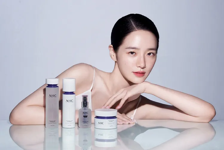 韓星朴圭瑛是AHC的代言人，也很喜愛醫美科研超導水光玻尿酸系列。品牌提供